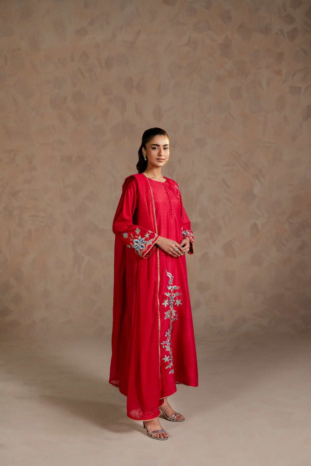 Elegant embroidered Russian raw silk 3-piece pret outfit for women by Zehnaz