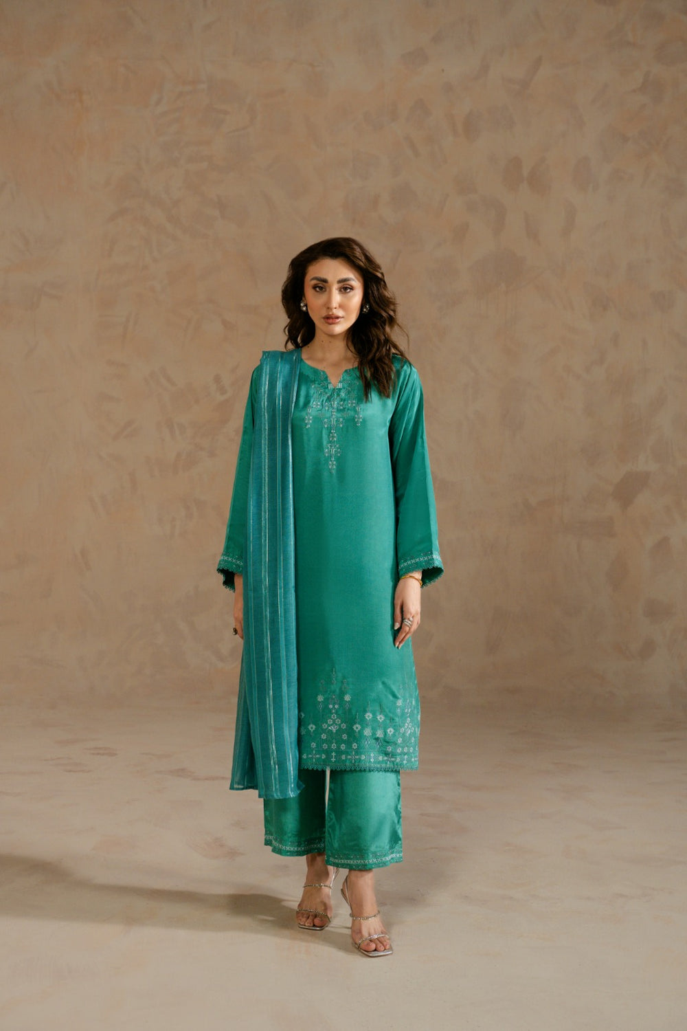 Elegant embroidered Russian silk 2-piece pret outfit for women by Zehnaz