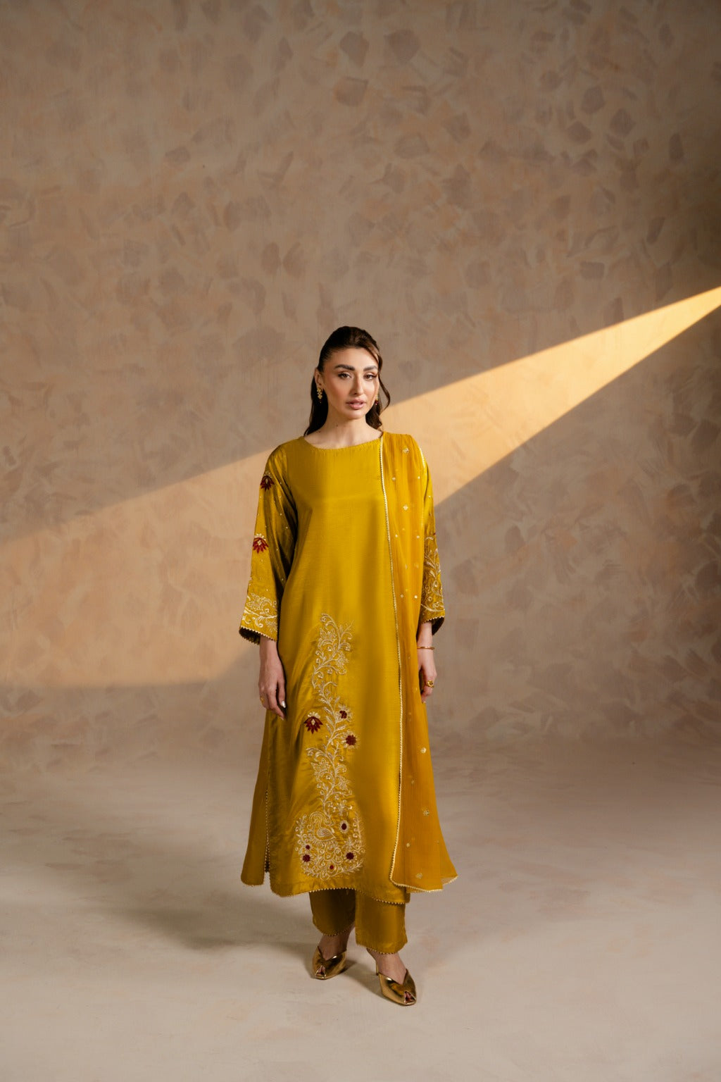 Elegant embroidered raw silk 3-piece pret outfit for women by Zehnaz