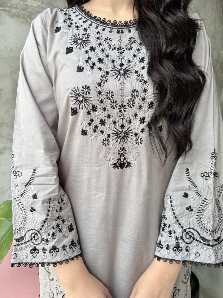 NOREEZA – Embroidered Cambric Shirt