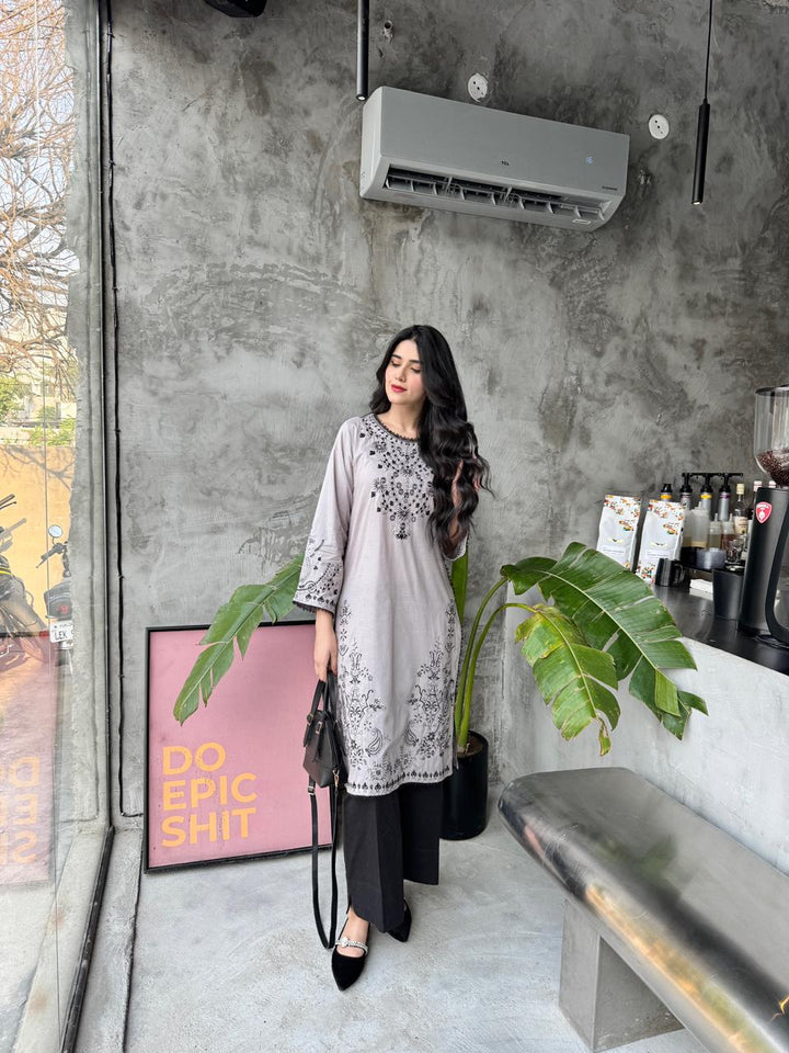 NOREEZA – Embroidered Cambric Shirt