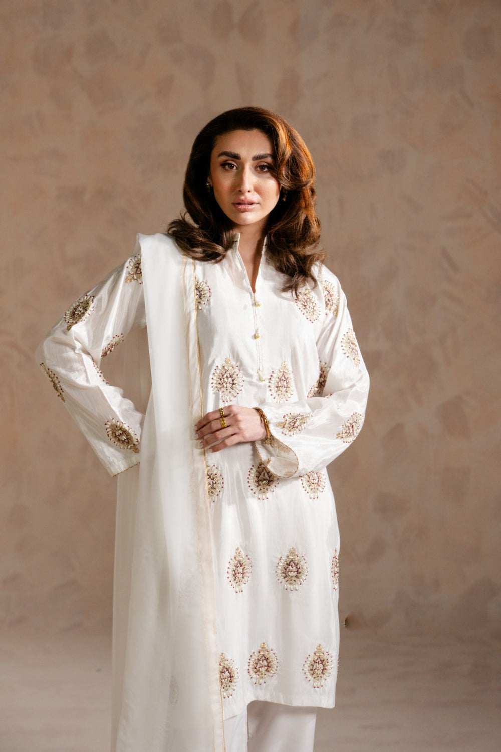 Elegant embroidered raw silk 3-piece pret outfit for women by Zehnaz