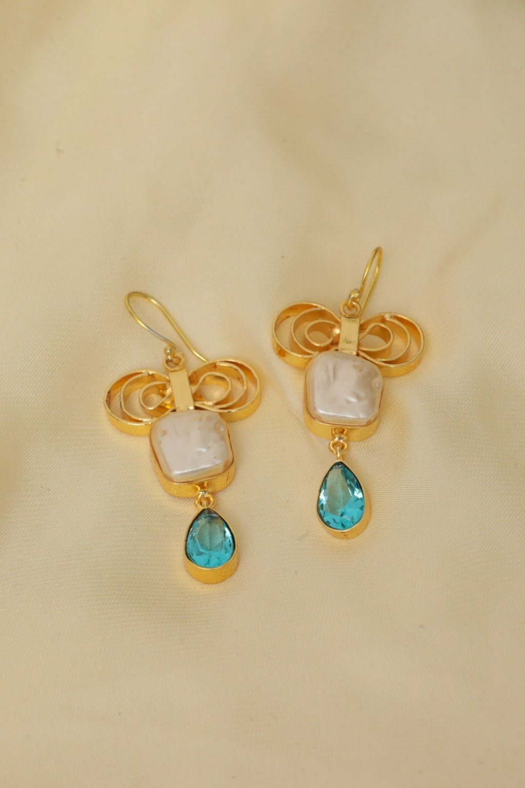Baroque Pearl Drop Earrings - Zehnaz.ae