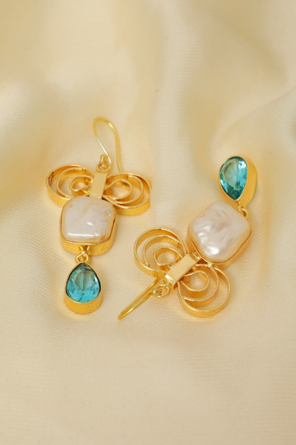 Baroque Pearl Drop Earrings - Zehnaz.ae