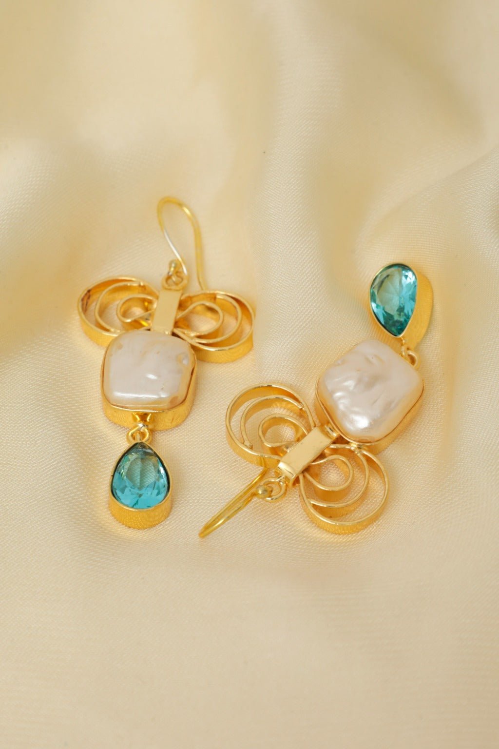 Baroque Pearl Drop Earrings - Zehnaz.ae