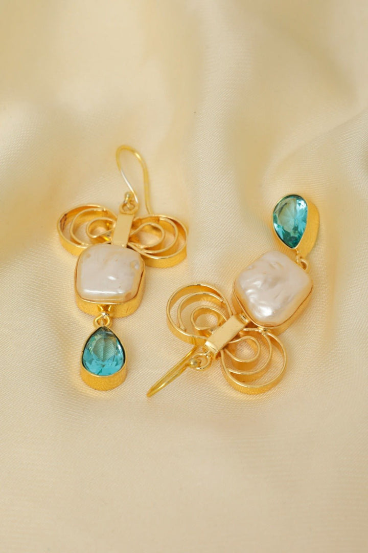 Baroque Pearl Drop Earrings - Zehnaz.ae