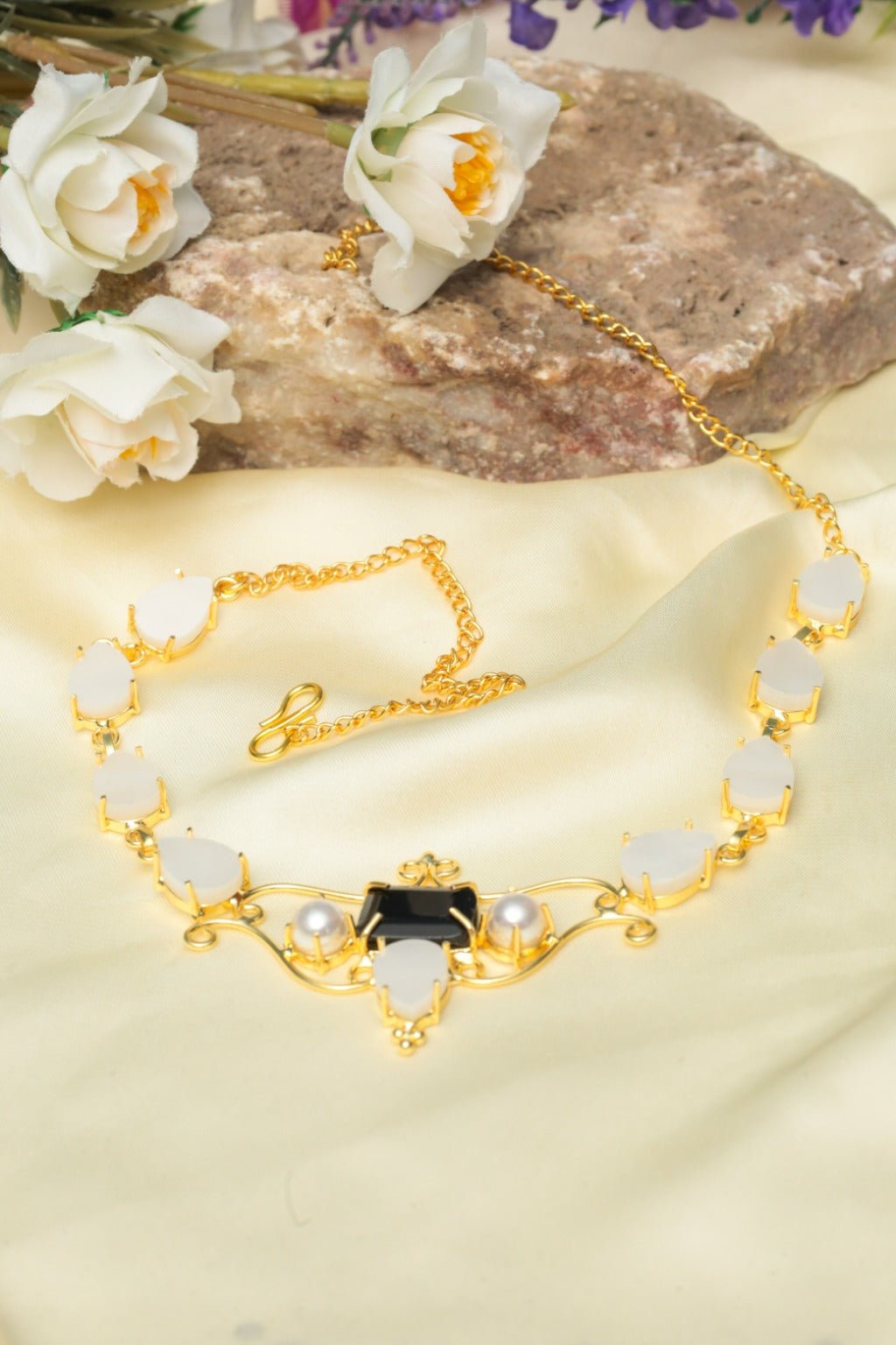 Black & White Choker – Gold - Plated Statement Necklace - Zehnaz.ae