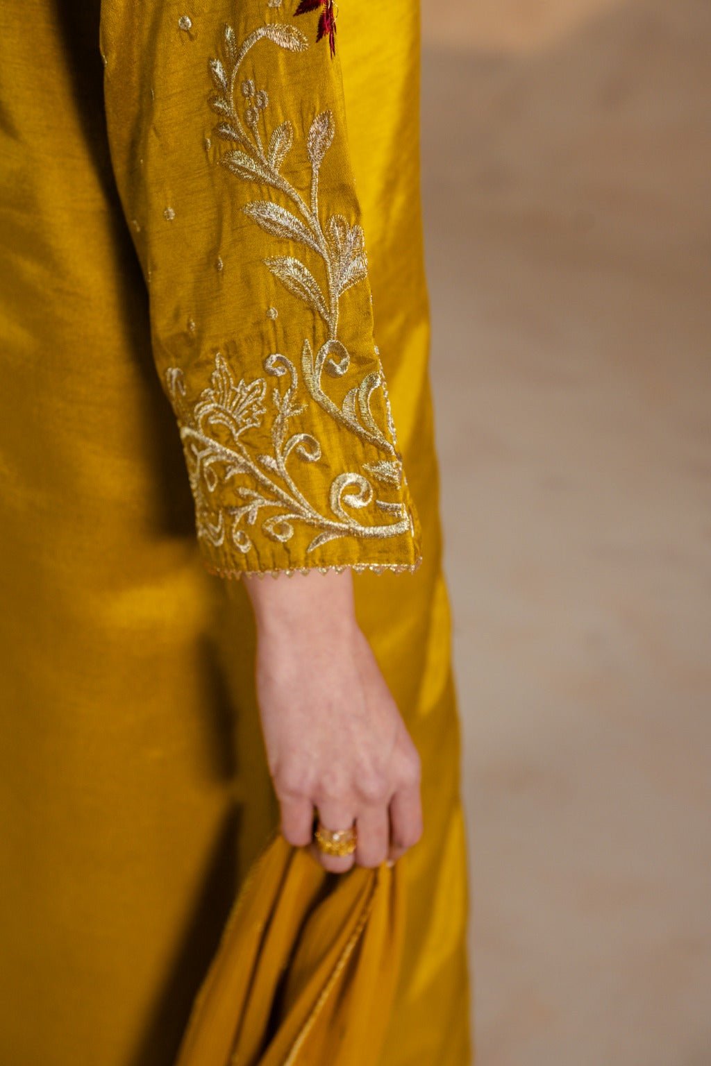 Divine – Embroidered Raw Silk 3Pc Suit - Zehnaz.ae