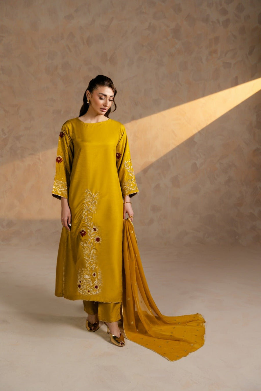 Divine – Embroidered Raw Silk 3Pc Suit - Zehnaz.ae