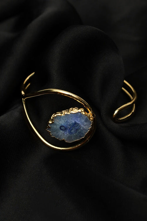Gold-Plated Cuff Bracelet with Blue Agate Geode Stone – Statement Jewelry