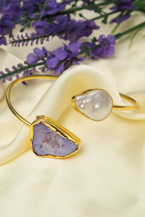 Gold-Plated Cuff Bracelet with Purple Stone & Baroque Pearl – Boho-Chic Jewelry