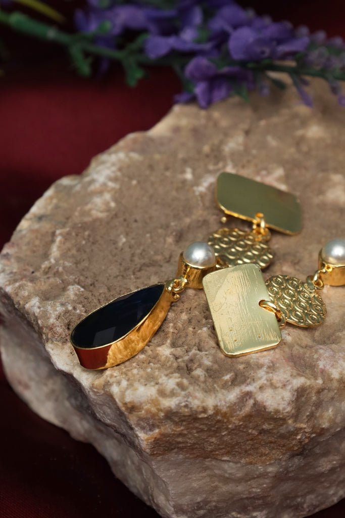 Gold - Plated Onyx Pearl Drop Earrings - Zehnaz.ae