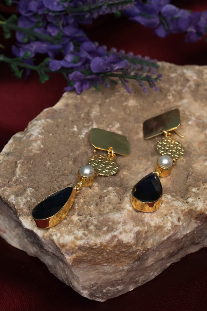 Gold - Plated Onyx Pearl Drop Earrings - Zehnaz.ae