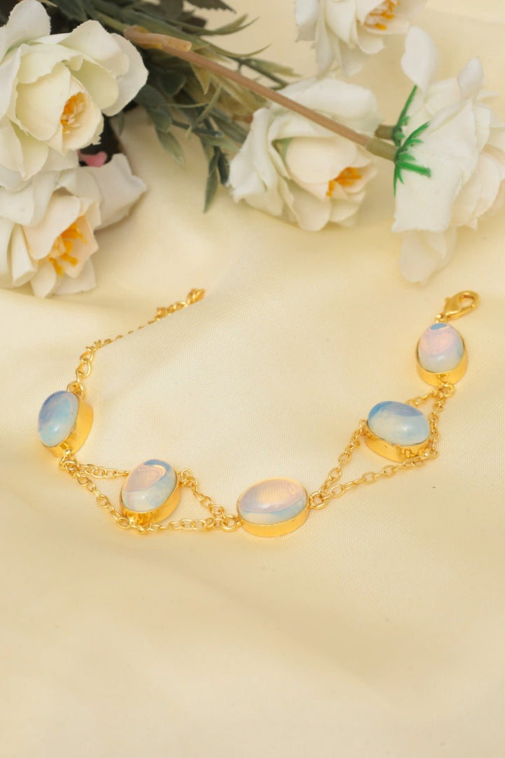 Gold - Plated Oval Opal & Moonstone Link Bracelet - Zehnaz.ae