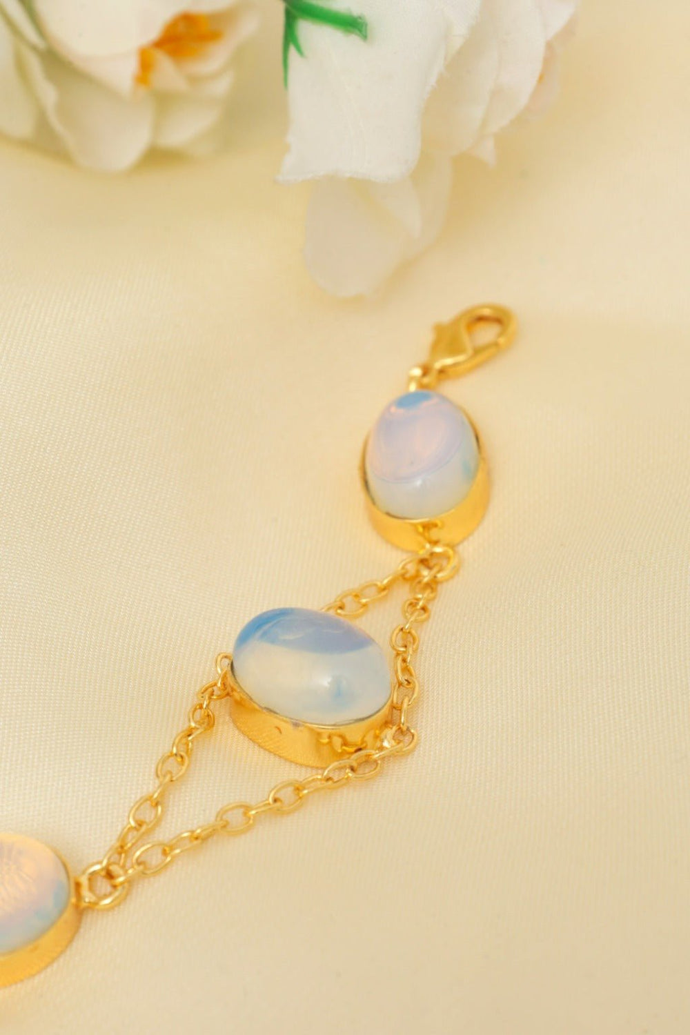 Gold - Plated Oval Opal & Moonstone Link Bracelet - Zehnaz.ae