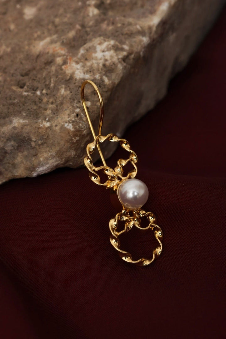 Gold - Plated Pearl Drop Earrings - Zehnaz.ae