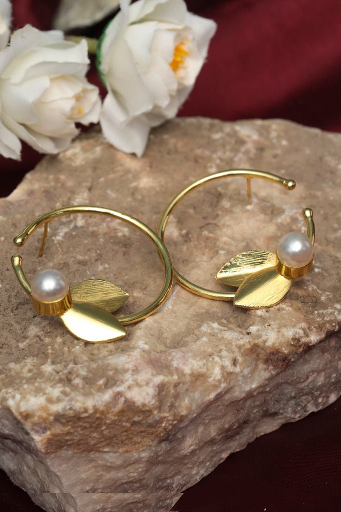 Gold - Plated Pearl Leaf Hoop Earrings - Zehnaz.ae