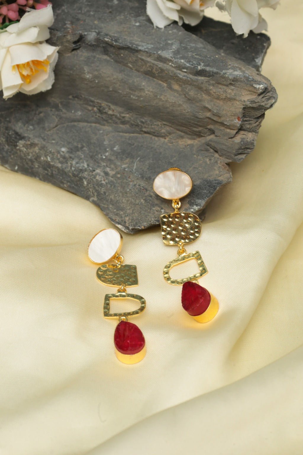Gold - Plated Red & White Geometric Drop Earrings - Zehnaz.ae
