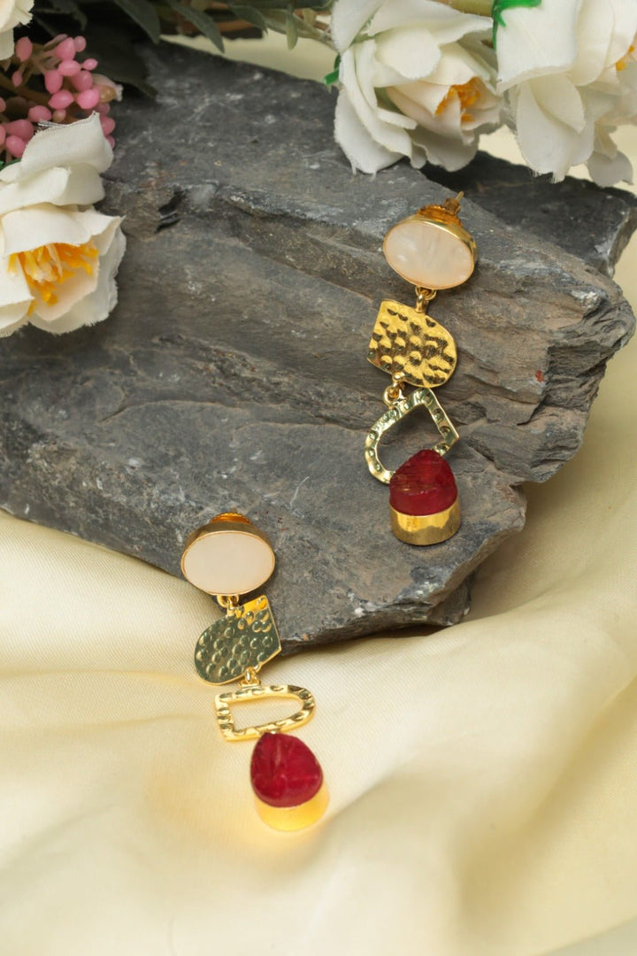 Gold - Plated Red & White Geometric Drop Earrings - Zehnaz.ae