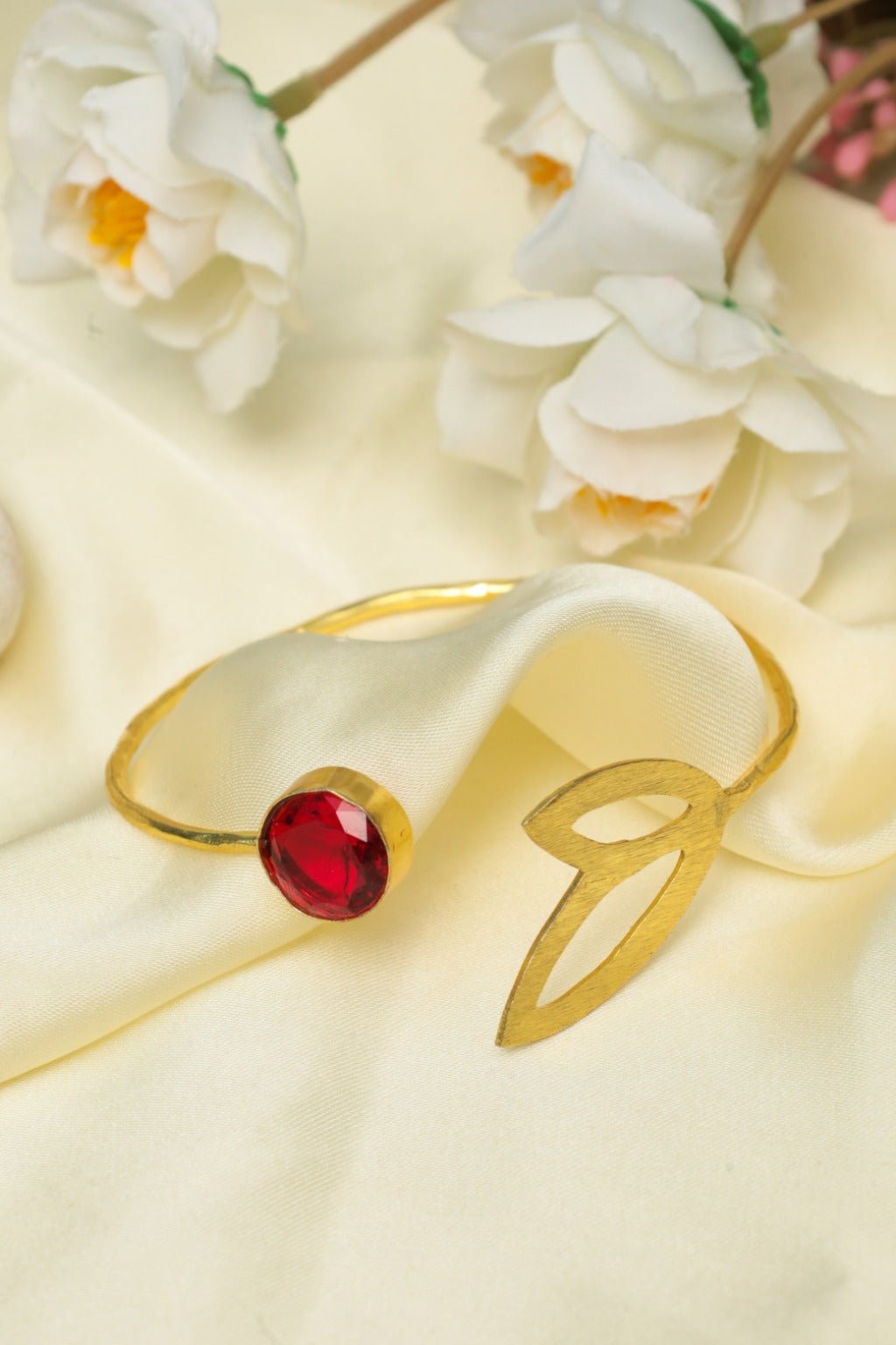 Gold - Plated Ruby Red Quartz Leaf Cuff Bracelet - Zehnaz.ae
