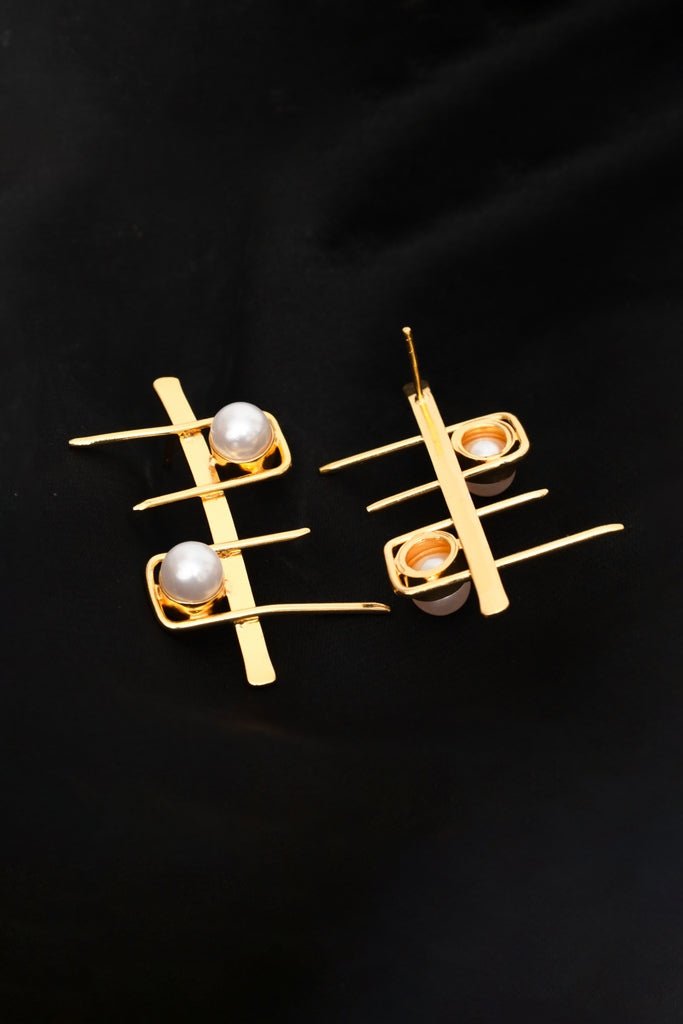 Gold - Plated Safety Pin Pearl Earrings - Zehnaz.ae