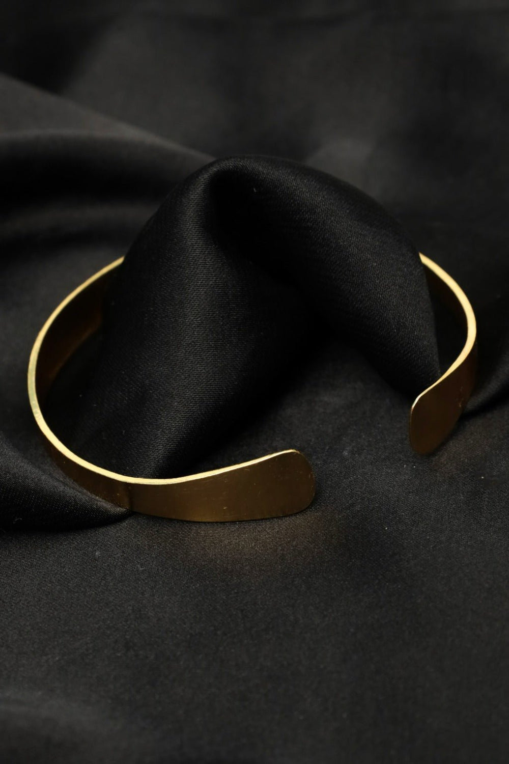 Gold - Tone Minimalist Open Cuff Bracelet – Sleek Everyday Jewelry - Zehnaz.ae