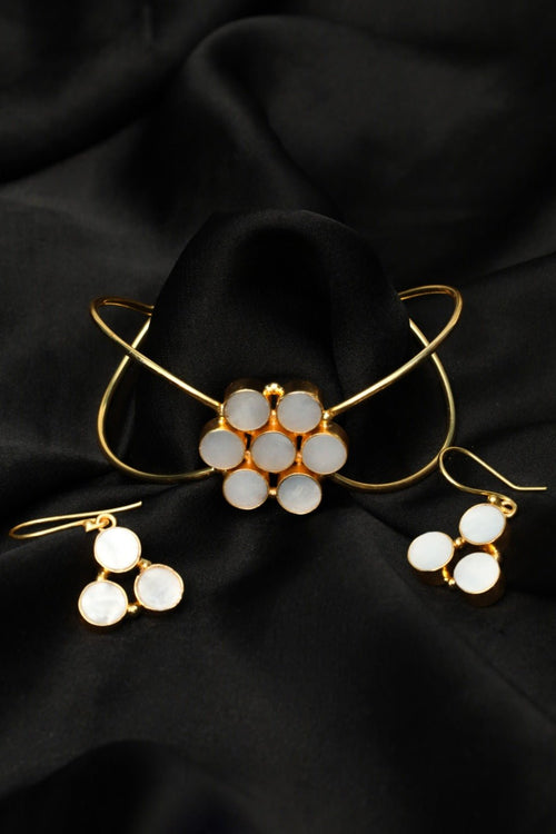 Gold-Tone Mother-of-Pearl Open Cuff Bracelet & Drop Earrings Set – Elegant Floral Jewelry