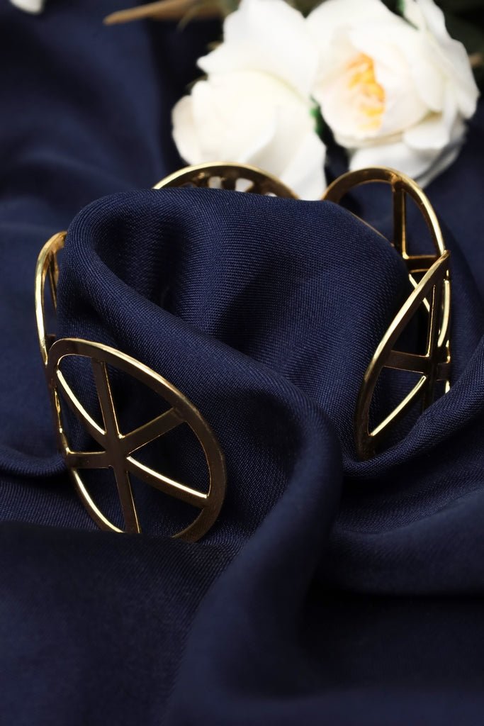Gold - Tone Open Cuff Bangle with Mother - of - Pearl Stone – Filigree Adjustable Bracelet - Zehnaz.ae