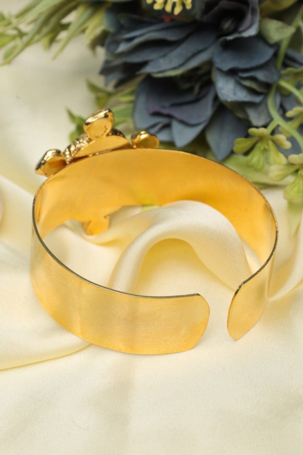 Gold - Tone Open Cuff Bracelet with Blue Druzy Turtle Stone – Bohemian Statement - Zehnaz.ae