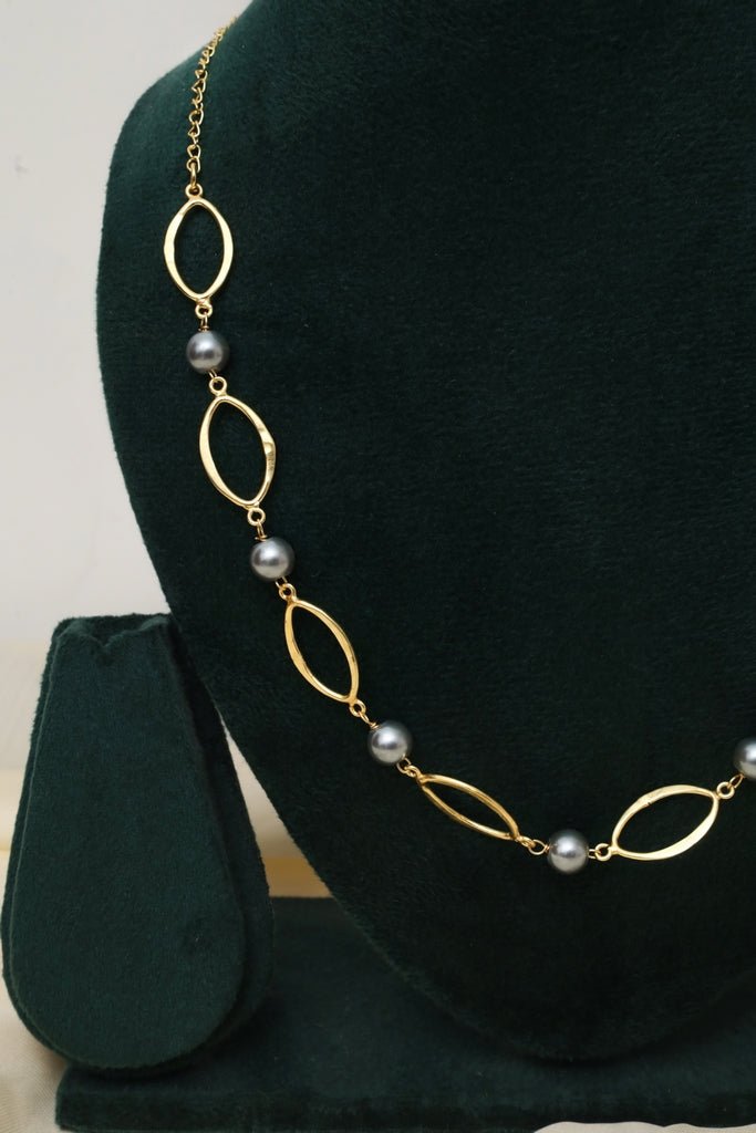 Gold - Tone Oval Link Chain Necklace with Grey Pearls - Zehnaz.ae