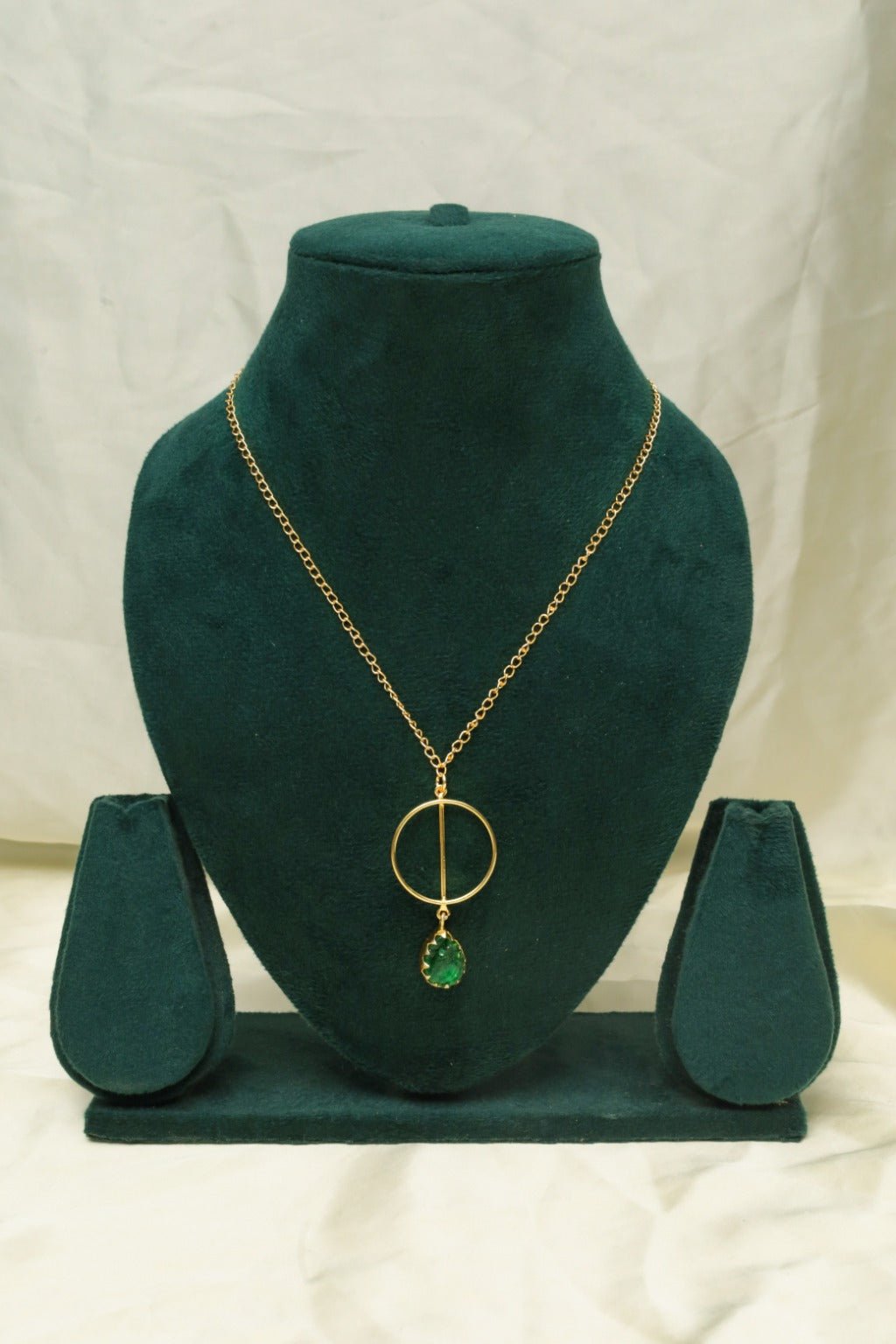 Green Drop Necklace - Zehnaz.ae