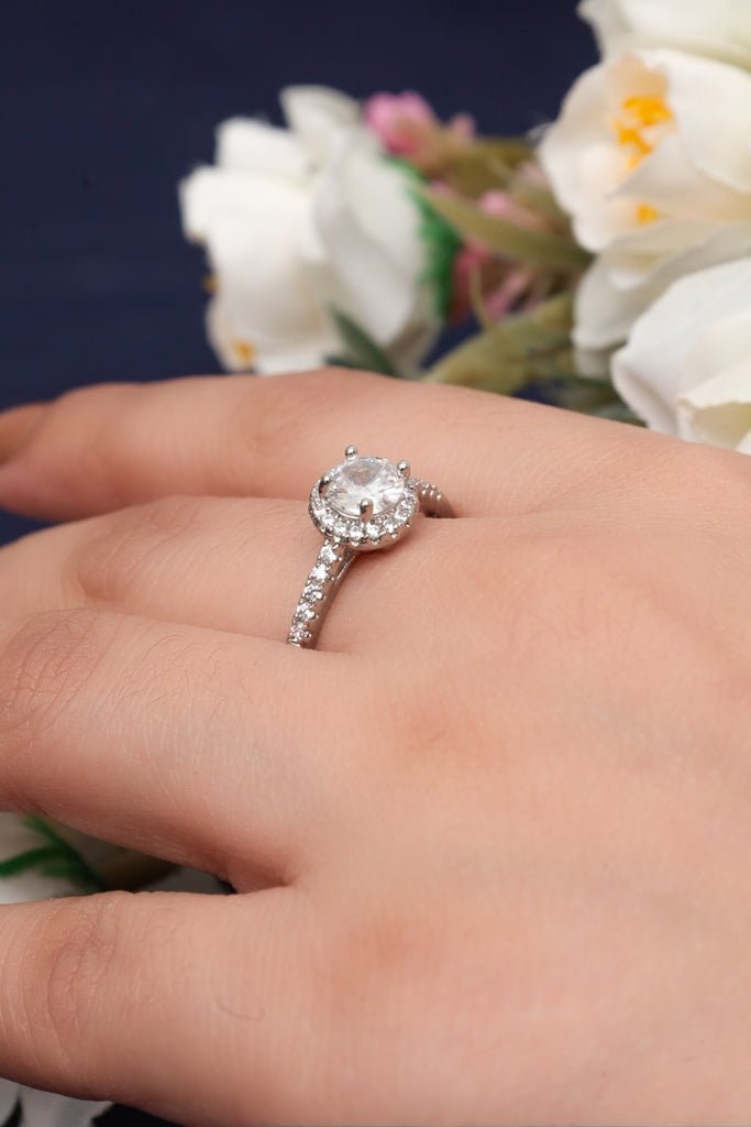 Halo Round - Cut Simulated Diamond Ring with Split Shank - Zehnaz.ae