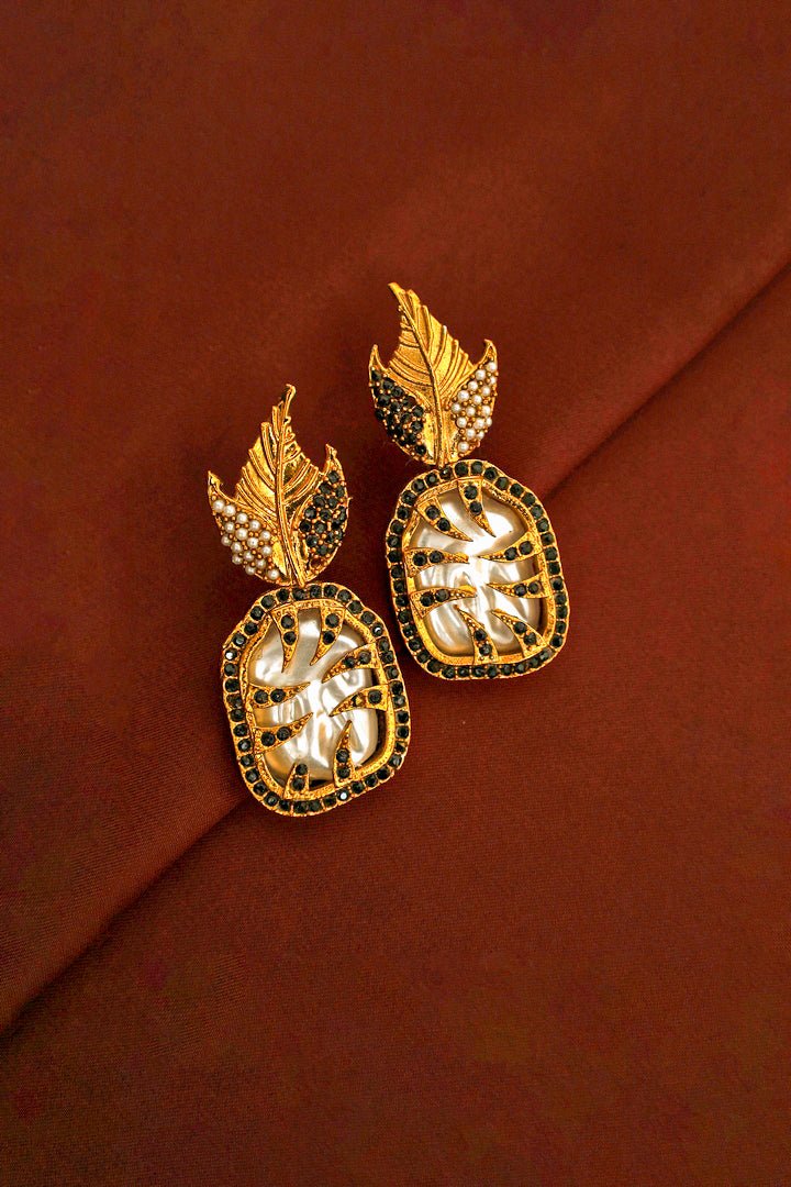 Midnight Royale Gold - Plated Black Stone and Pearl Jewelry Set - Zehnaz.ae