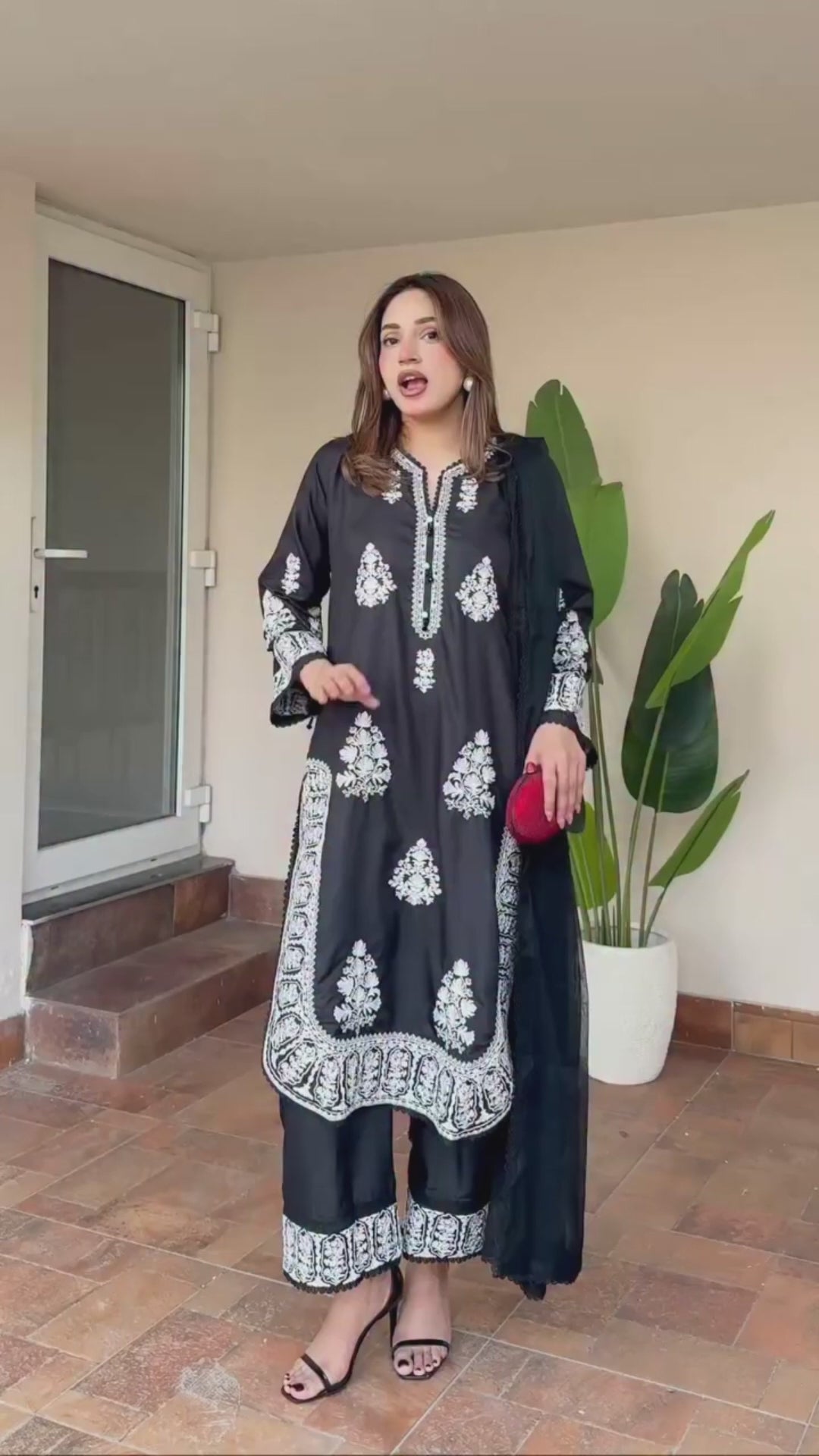 Reya – Embroidered Raw Silk Set with Dupatta