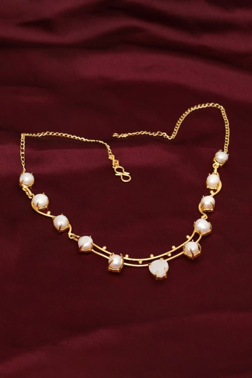 Regal Pearl Necklace – Elegant Gold-Tone Jewelry