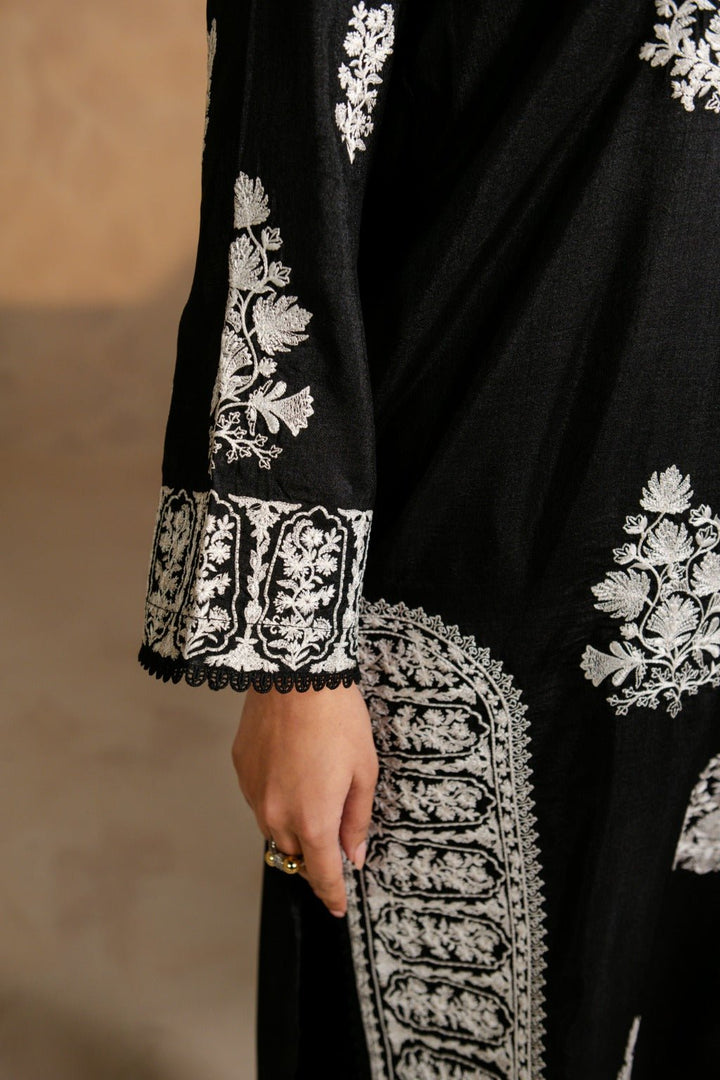 Reya – Embroidered Raw Silk Set with Dupatta - Zehnaz.ae