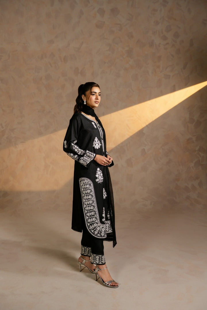 Reya – Embroidered Raw Silk Set with Dupatta - Zehnaz.ae