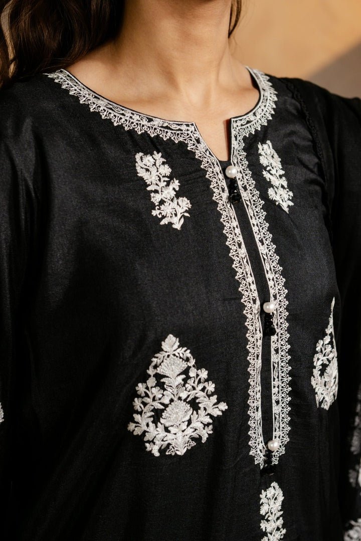 Reya – Embroidered Raw Silk Set with Dupatta - Zehnaz.ae