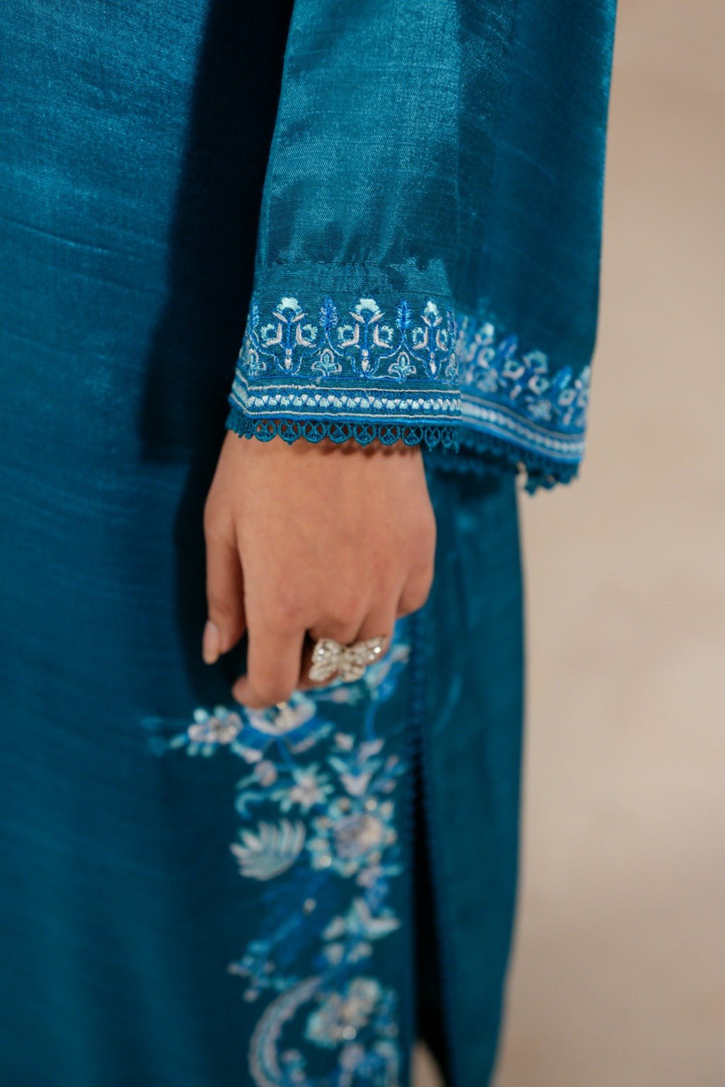 SARENE – Embroidered Raw Silk Set - Zehnaz.ae