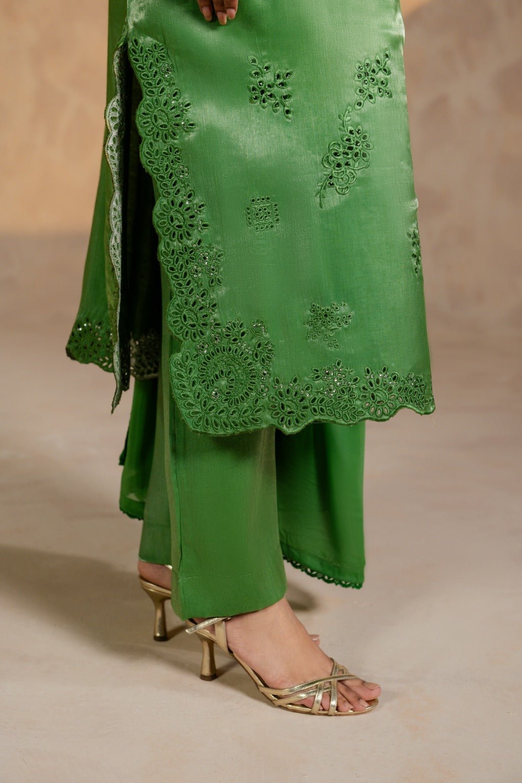 Zarlish – Embroidered Shisha Silk Kaftan Set with Dupatta - Zehnaz.ae