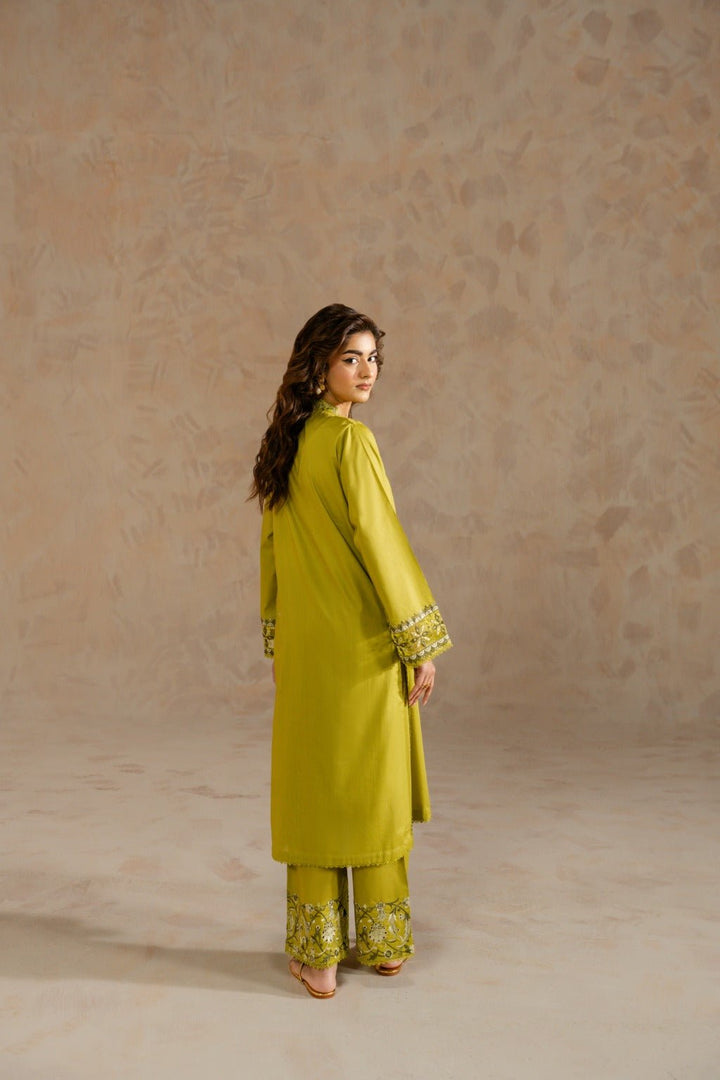 Zimal – Embroidered Cambric Set with Keyhole Sleeves - Zehnaz.ae