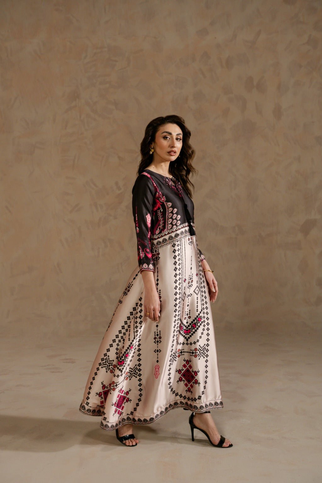 Zohreh Maxi – Printed Charmeuse Dress - Zehnaz.ae